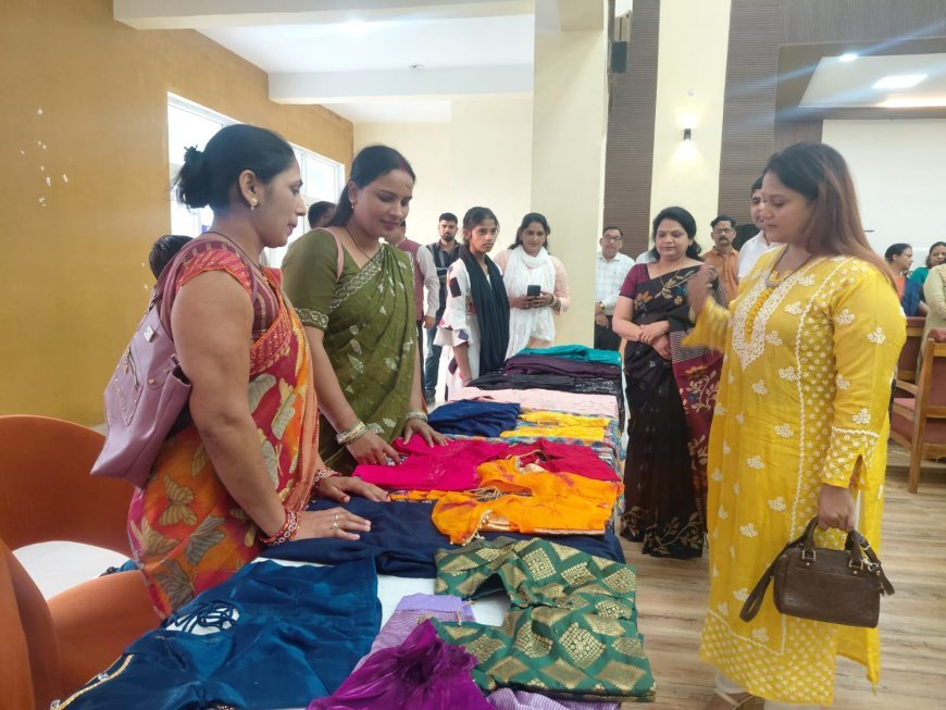 Gonda : गोण्डा की 30 महिलाओं को मिली सिलाई मशीन, आत्मनिर्भरता की ओर बढ़ाया कदम