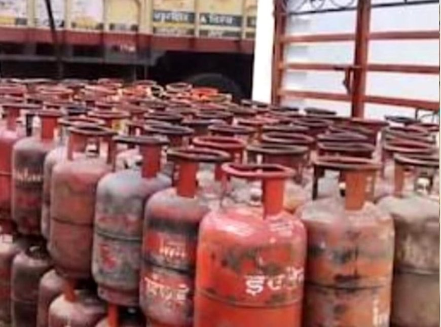 Hapur : रसोई गैस की कालाबाजारी का बड़ा खेल पकड़ा गया, जिलाधिकारी की छापेमारी में गैस एजेंसियों की खुली पोल