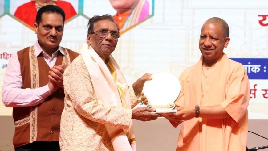 Lucknow : सीएम योगी ने पद्म पुरस्कार से सम्मानित विभूतियों और आकाशवाणी के वरिष्ठ लोक सेवा प्रसारकों को किया सम्मानित