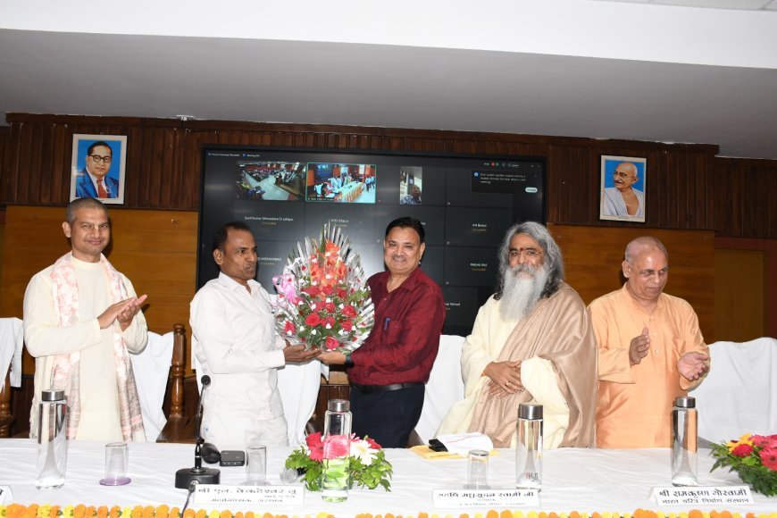 Lucknow : दीनदयाल उपाध्याय राज्य ग्राम्य विकास संस्थान के महानिदेशक एल वेंकटेश्वर लू की भव्य विदाई, सेवानिवृत्ति पर सम्मानित