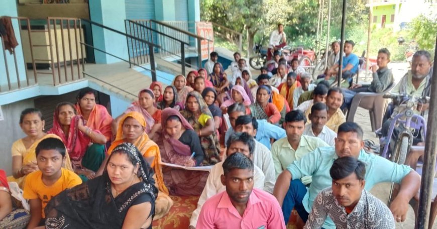 Sitapur : खैराबाद में दिव्यांगों और निराश्रित महिलाओं ने समस्याओं को लेकर जताया विरोध