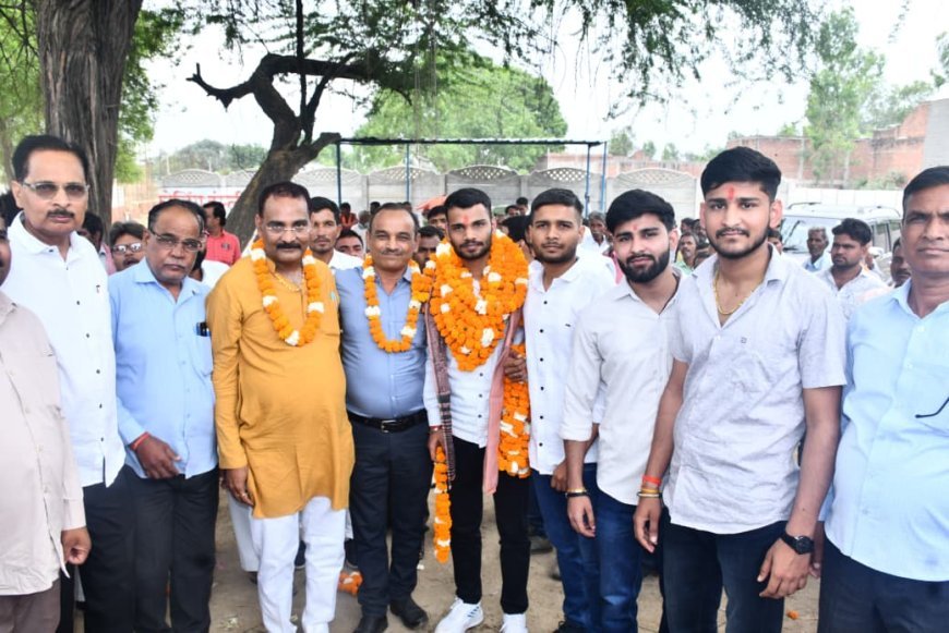 Hardoi : डिप्टी जेलर पद पर चयनित मानवेंद्र प्रताप सिंह का पैतृक गांव में जोरदार स्वागत