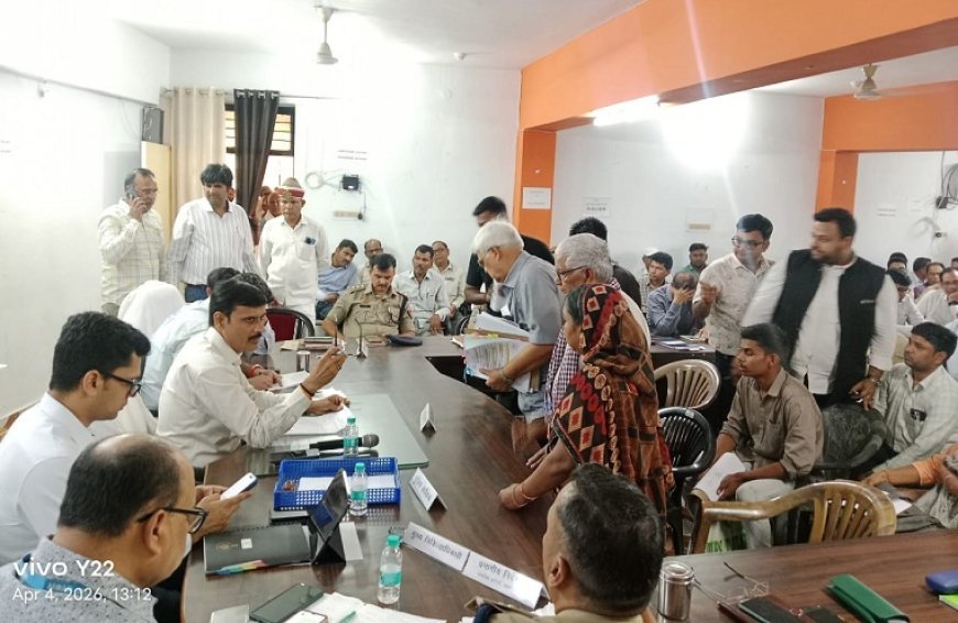 Ballia: सम्पूर्ण समाधान दिवस में कुल 146 शिकायतें, 07 का मौके पर निस्तारण, डीएम ने दिए सख्त निर्देश।