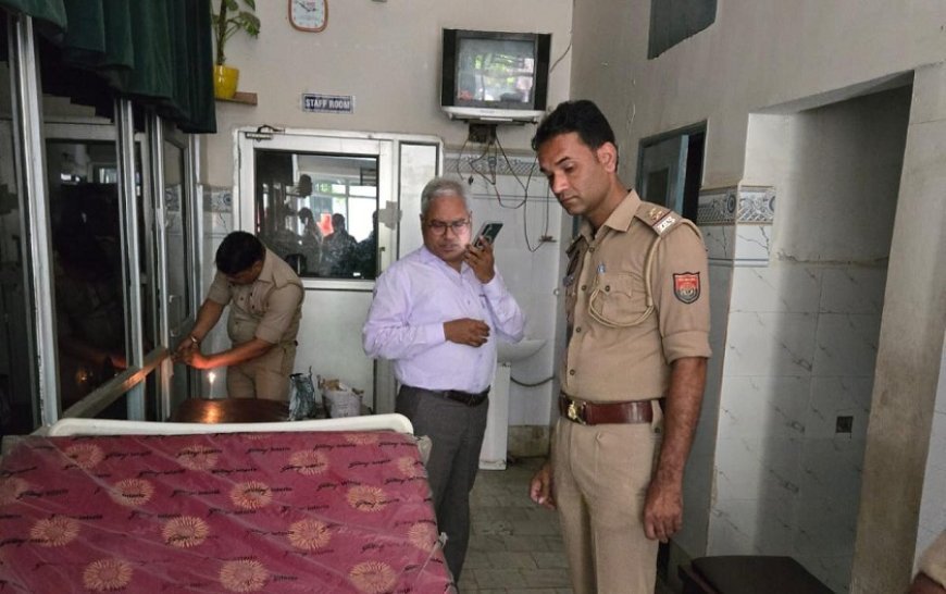 Sambhal: फर्जी डॉक्टर का खेल खत्म! अवैध अस्पताल पर छापा, ‘जीवन रेखा’ सील—डिग्री BUMS, कर रहे थे सर्जरी और लिख रहे थे MD