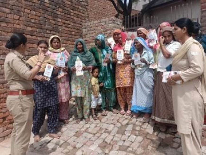 Hapur : वृद्धाश्रम में मिशन शक्ति के तहत बुजुर्गों को सुरक्षा और साइबर ठगी से बचाव के लिए किया गया जागरूक