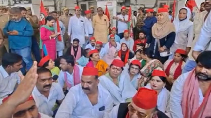 Lucknow : हाउस और वाटर टैक्स में मनमानी के खिलाफ लखनऊ नगर निगम पर सपा का हल्लाबोल, सुविधाओं के अभाव में घेरा मुख्यालय