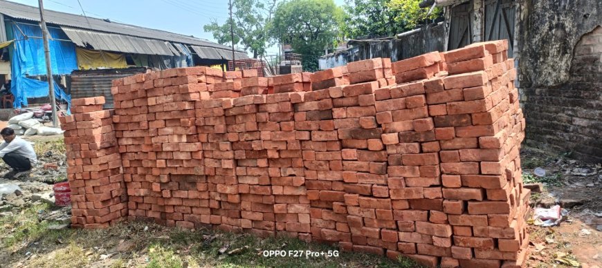 Lakhimpur- Kheri : धौरहरा में बन रहे सेल्फी प्वाइंट में घटिया सामग्री के इस्तेमाल का आरोप, मानक दरकिनार कर हो रहा निर्माण