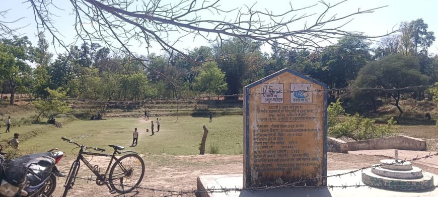 Lucknow : देखभाल के अभाव में सूखे अमृत सरोवर, जल संरक्षण के दावों के बीच प्यास से बेहाल बेजुबान