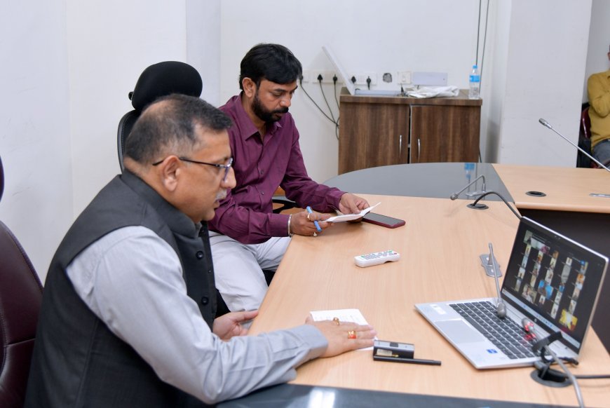 Lucknow : मिशन कर्मयोगी साधना सप्ताह के  अंतर्गत अपर निदेशक सूचना ने जूम मीटिंग के माध्यम से जिला सूचना कार्यालयो के कार्मिकों को दिया प्रशिक्षण।