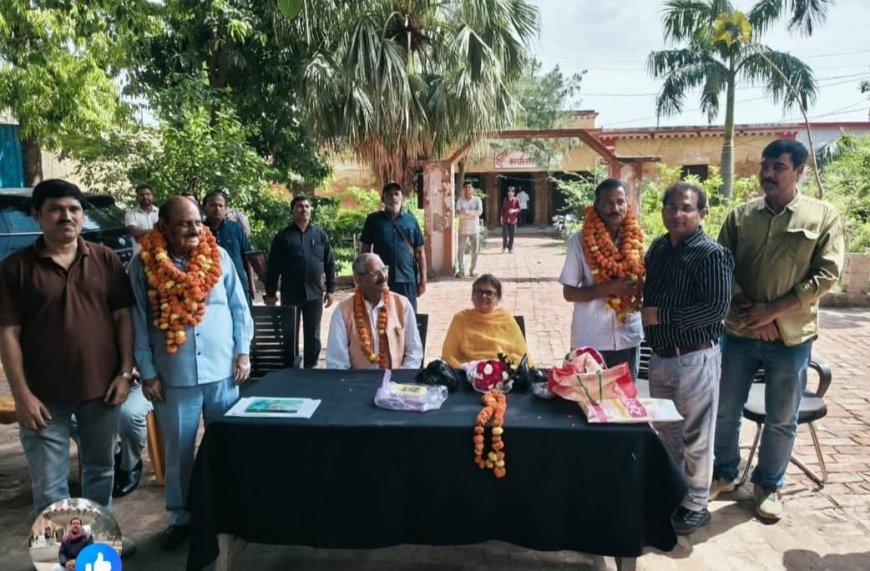 Hardoi : आईआर इंटर कॉलेज में दो शिक्षकों को भावभीनी विदाई, दीर्घ सेवाओं को किया गया नमन