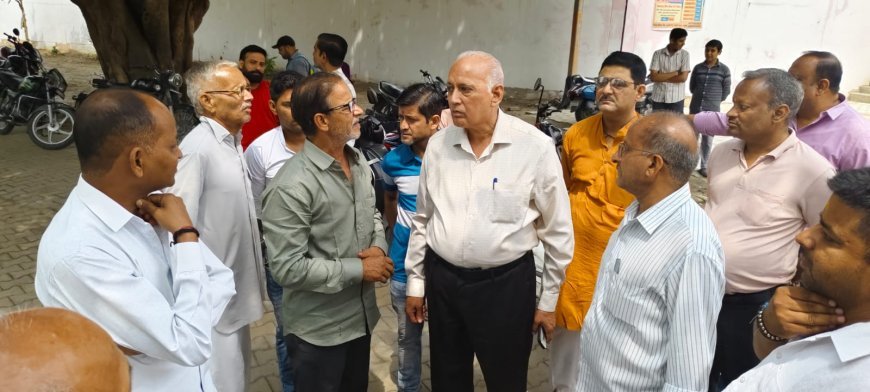 Sambhal : सूरजकुंड मंदिर भूमि विवाद में टकराव: नापतोल करने पहुंचे लेखपाल को मंदिर कमेटी ने रोका