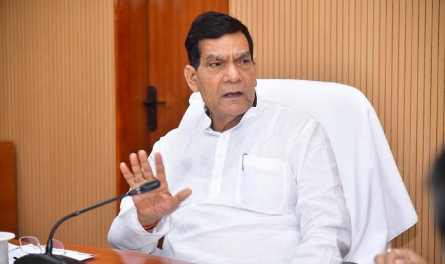 Lucknow: गर्मी में निर्बाध बिजली आपूर्ति को लेकर ऊर्जा मंत्री ए.के. शर्मा ने की समीक्षा बैठक। 