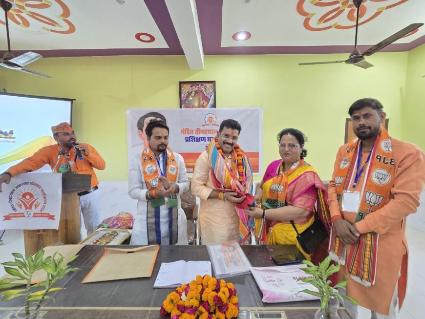 Sitapur : भाजपा के प्रशिक्षण अभियान में महमूदाबाद और बिसवां के कार्यकर्ताओं ने सीखा संगठन का पाठ