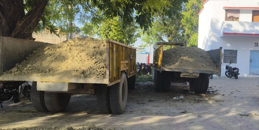 Lakhimpur- Kheri : अवैध मिट्टी खनन पर पुलिस का छापा, दो ट्रैक्टर-ट्रॉली जब्त कर माफियाओं के खिलाफ की गई कार्रवाई