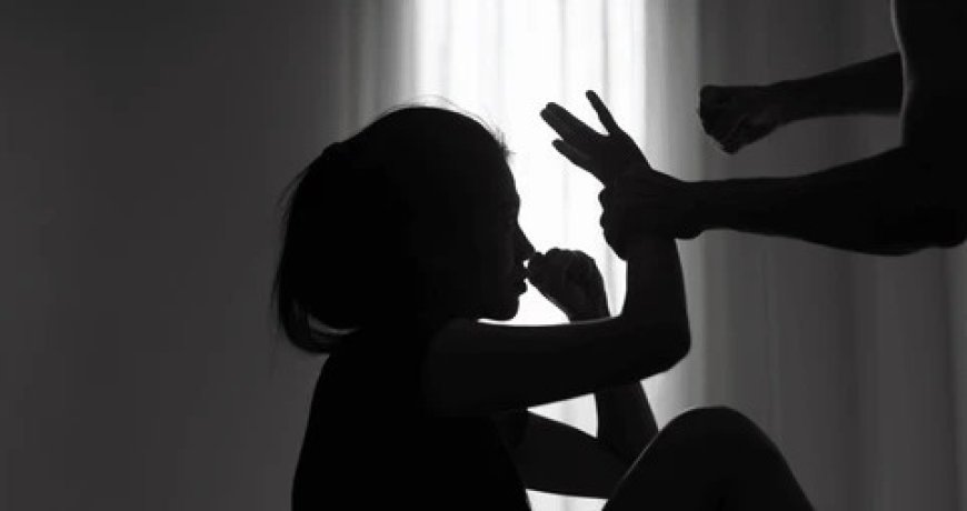 झारखंड के चतरा में शर्मसार हुई मानवता: आवासीय विद्यालय की तीसरी कक्षा की छात्रा मिली गर्भवती, 50 वर्षीय शिक्षक पर दुष्कर्म का आरोप।