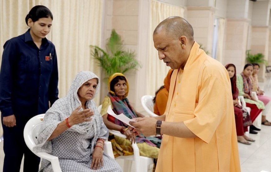 जनता दर्शन में मुख्यमंत्री योगी आदित्यनाथ का संदेश: परिवार ही सबसे बड़ी पूंजी, विवाद सुलझाएं आपसी समझ से। 