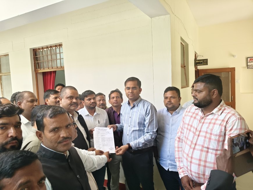 Sitapur: मिश्रिख लॉयर्स एसोसिएशन ने सीएम को भेजा मांगपत्र, अधिवक्ता हत्या पर जताया रोष। 