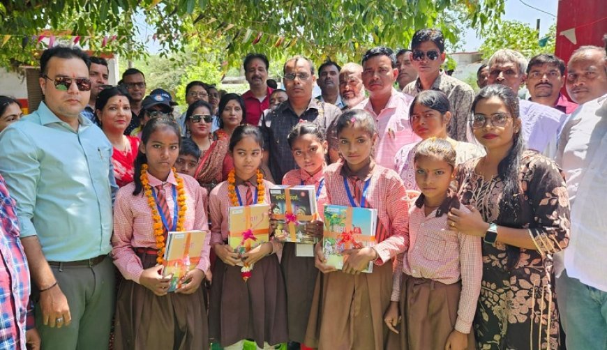 Hardoi: ब्लॉक स्तरीय ‘स्कूल चलो अभियान’ का शुभारंभ, बीईओ ने दिखाई हरी झंडी, शत-प्रतिशत नामांकन का लिया संकल्प। 