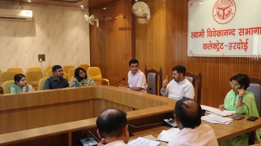 Hardoi : राजस्व वसूली की समीक्षा बैठक, लक्ष्य पूरा न करने पर जिलाधिकारी ने दी कार्रवाई की चेतावनी