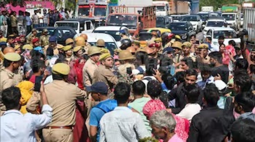 Noida Voilence : नोएडा के औद्योगिक क्षेत्रों में भारी हिंसा और आगजनी: 350 से अधिक फैक्ट्रियों में तोड़फोड़ और वाहनों को फूंका गया