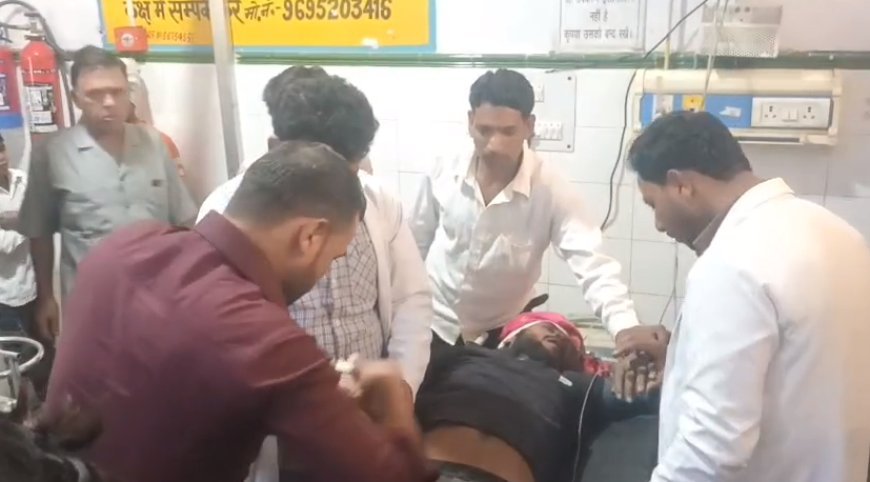 Sambhal: खंभे पर झंडा लगाने चढ़ा युवक, 11 हजार वोल्ट लाइन की चपेट में, हालत गंभीर। 