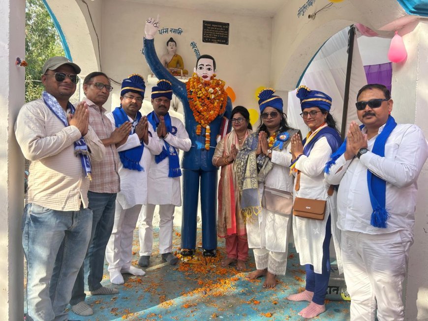 Hardoi : संडीला में भव्य आंबेडकर शोभायात्रा का आयोजन, फूल बरसाकर हुआ स्वागत