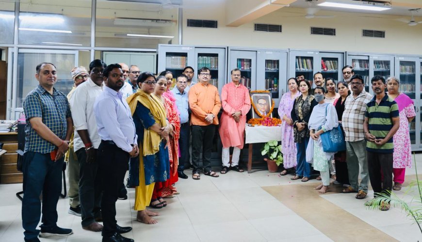 Lucknow : उत्तर प्रदेश संगीत नाटक अकादमी द्वारा संविधान के निर्माता बाबा साहेब डॉ. भीमराव अम्बेडकर की जयंती पर श्रद्धासुमन अर्पित किये