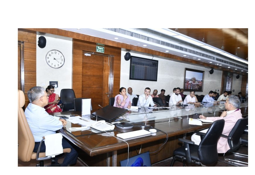 Lucknow : प्रदेश में घरेलू गैस सिलेंडर की निर्बाध आपूर्ति की जाए सुनिश्चित, किसी भी जिले में न हो अवैध शराब की बिक्री- एस.पी. गोयल