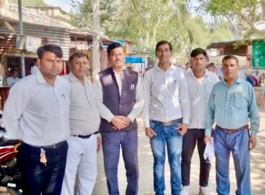 Hathras : वकील पर जानलेवा हमले के विरोध में अधिवक्ताओं ने किया कार्य बहिष्कार, सुरक्षा कानून की मांग