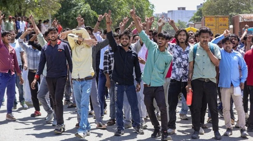 नोएडा हिंसा में 'फर्जी श्रमिकों' की साजिश पर चलेगा हंटर, संपत्ति होगी कुर्क, उपद्रवियों की पहचान के लिए सार्वजनिक स्थानों पर लगेंगे पोस्टर।