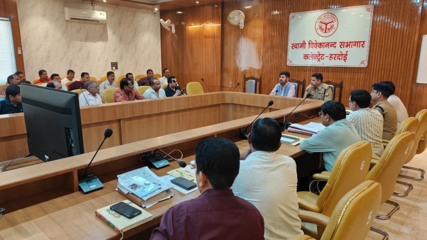 Hardoi: हरदोई में बस संचालन व्यवस्था सख्त: आधे-आधे घंटे पर चलेंगी बसें, अवैध वाहनों पर होगी कार्रवाई- अनुनय झा