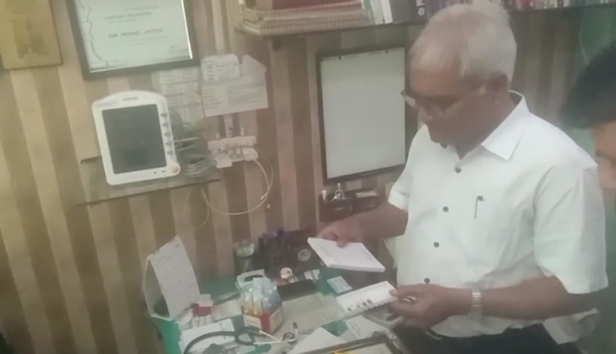 Sambhal : फर्जी इलाज का खेल बेनकाब: दो क्लिनिक पर छापा, एक सील-दूसरे को कड़ी चेतावनी