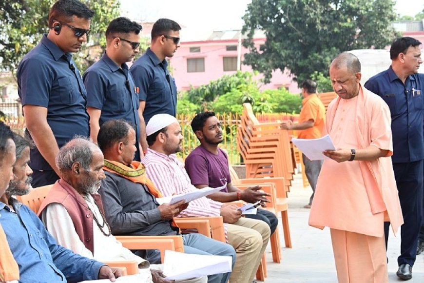 Gorakhpur: गोरखनाथ मंदिर में जनता दर्शन: सीएम योगी ने 200 लोगों की सुनी समस्याएं, त्वरित समाधान के दिए निर्देश। 