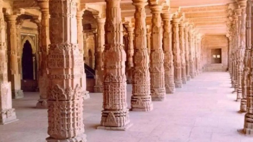 भोजशाला की दीवारों और जमीन के नीचे छिपे रहस्यों से उठेगा पर्दा: एएसआई की टीम खुदाई में मिले अवशेषों और शिलालेखों की कोर्ट को देगी जानकारी।