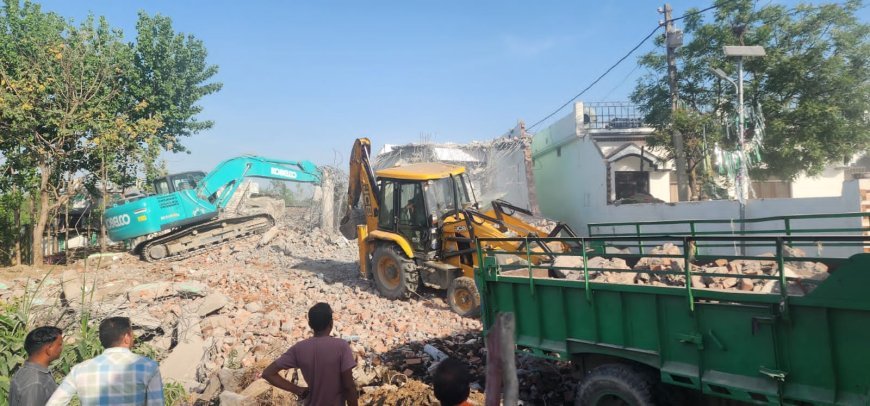 Udham Singh Nagar: उधम सिंह नगर में एक साथ कई अवैध धार्मिक संरचनाएं ध्वस्त। 