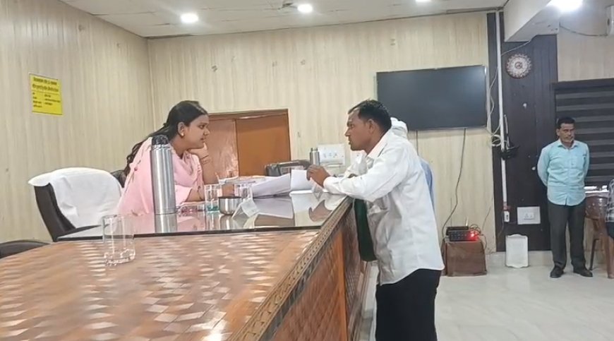 Sambhal: 4 महीने से राशन बंद: विधवा के 4 यूनिट कटे, समाधान दिवस में गुहार के बाद मिली कार्रवाई की उम्मीद। 