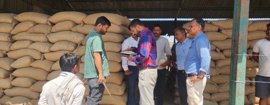 Sitapur : गेहूं खरीद केंद्रों पर सख्ती से किसान परेशान, कम दाम पर फसल बेचने को मजबूर