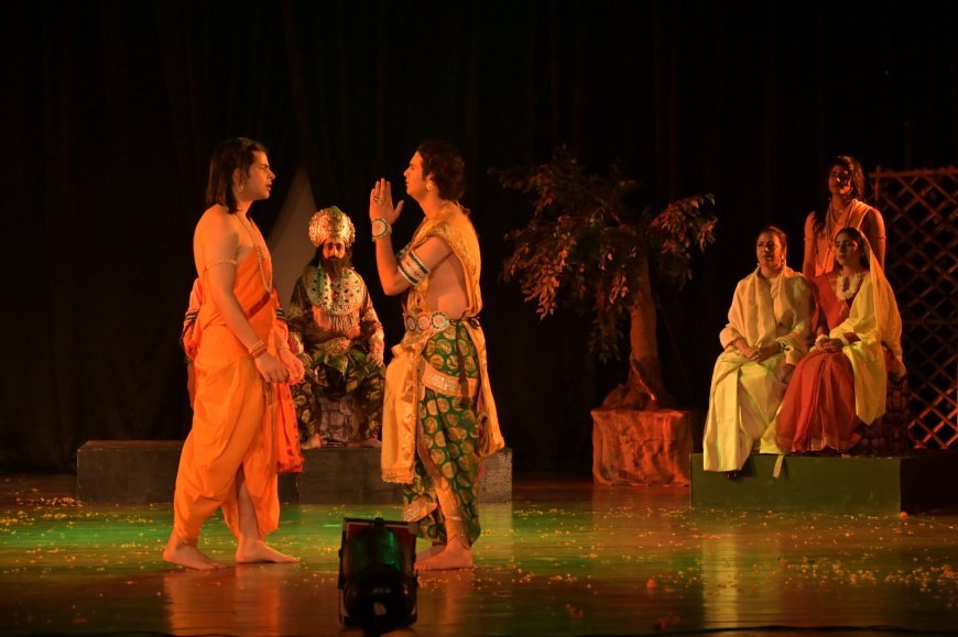 Prayagraj : राम को मर्यादा पुरुषोत्तम बनाने के लिए कैकेयी ने सहा कलंक, भावुक कर गया 'कैकेयी का राम' नाटक