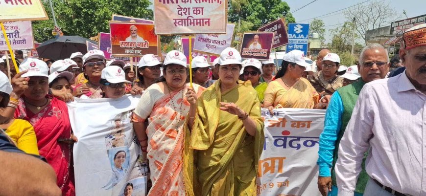 Lucknow : महिला आरक्षण बिल गिरने पर फूटा आक्रोश, विपक्ष पर महिलाओं का हक छीनने का लगाया आरोप