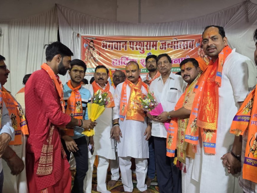 Hardoi : भगवान परशुराम जन्मोत्सव पर निकली भव्य शोभायात्रा, भंडारे में उमड़ा जनसैलाब