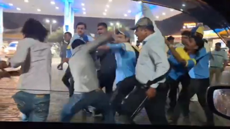 Amroha: अमरोहा में जंग का मैदान बना पेट्रोल पंप कर्मचारियों ने युवकों को जमकर पीटा लाइव वीडियो वायरल।