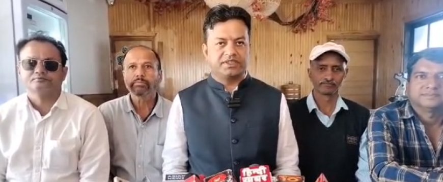 Mussoorie: मसूरी में सियासत गरमाई, कांग्रेस का मंत्री गणेश जोशी पर हमला, 'ट्रिपल इंजन फेल, जनता त्रस्त'।