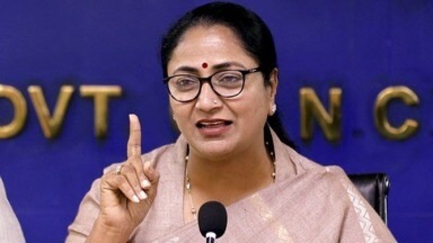 बंगाल चुनाव 2026: दिल्ली की मुख्यमंत्री रेखा गुप्ता ने भरी हुंकार, कहा- '15 साल के भय का अंत तय, 4 मई को होगा नया सूर्योदय'।