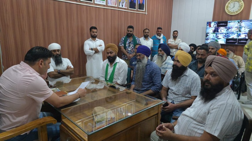 Bajpur : 10 एकड़ गेहूं की फसल फूंकी, महिला और उसके पति पर जानबूझकर आग लगाने का आरोप