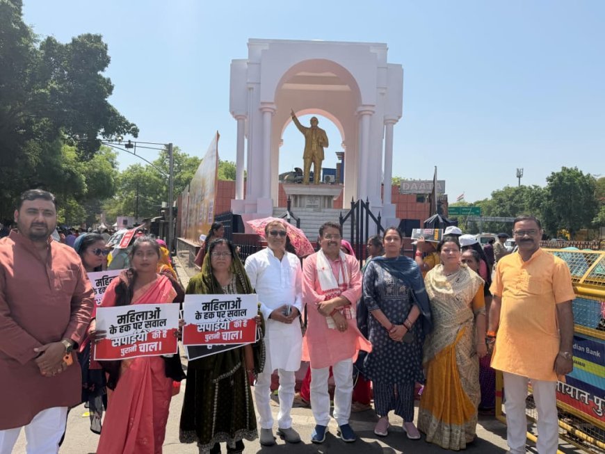 Sitapur : नारी शक्ति वंदन अधिनियम के समर्थन में सीतापुर की महिलाओं ने लखनऊ में निकाली पदयात्रा, विपक्ष पर लगाया महिला विरोधी होने का आरोप