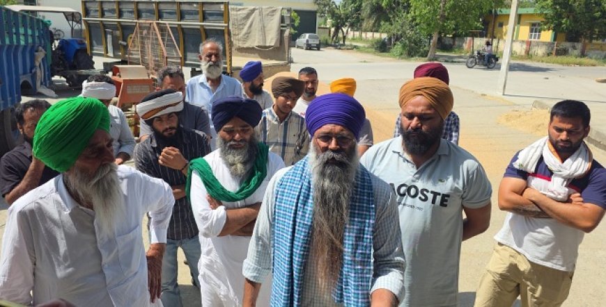 Bajpur: अंडर साइज बताकर गेहूं खरीद से इनकार, बाजपुर में किसानों का हंगामा—4 बजे से अनशन की चेतावनी।