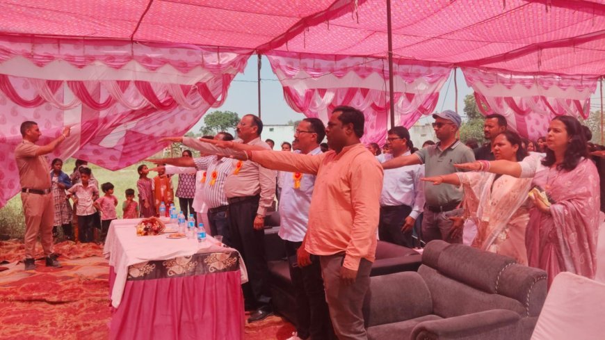 Sultanpur patti: अंतिम वर्ष के छात्रों के सम्मान में भव्य विदाई समारोह का आयोजन किया गया। 