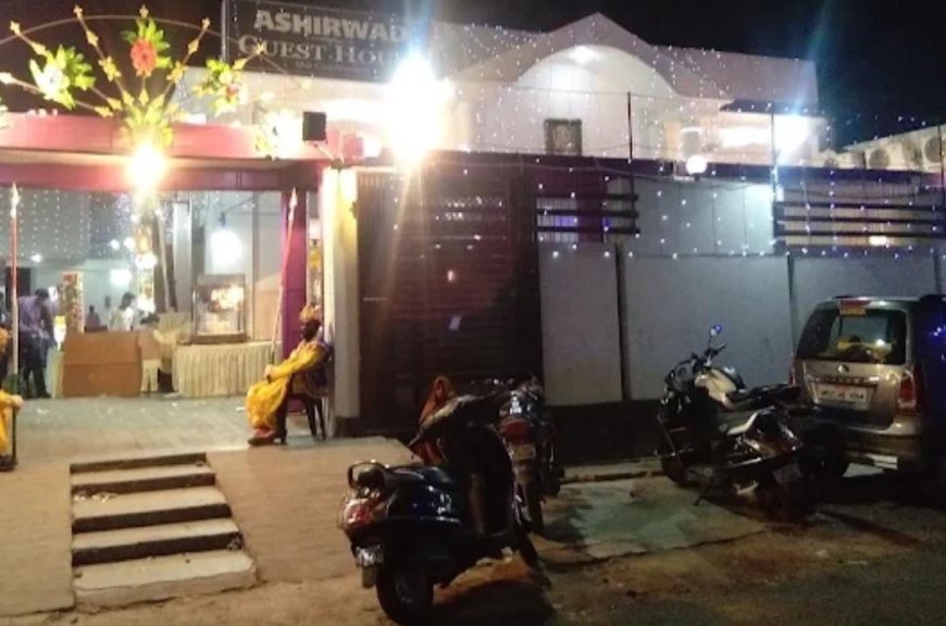 Sitapur : शादी के सीजन में पार्किंग के अभाव से लगा भीषण जाम, प्रशासन की लापरवाही पर उठे सवाल