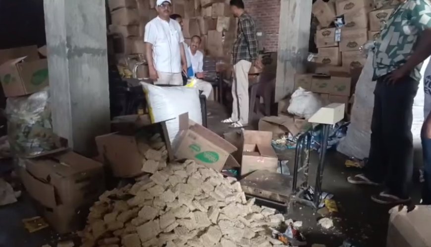 अमरोहा में एक्सपायरी नमकीन का जाल बेनकाब: 3 क्विंटल जहरीला स्टॉक सील, आरोपी पर कार्रवाई शुरू। 