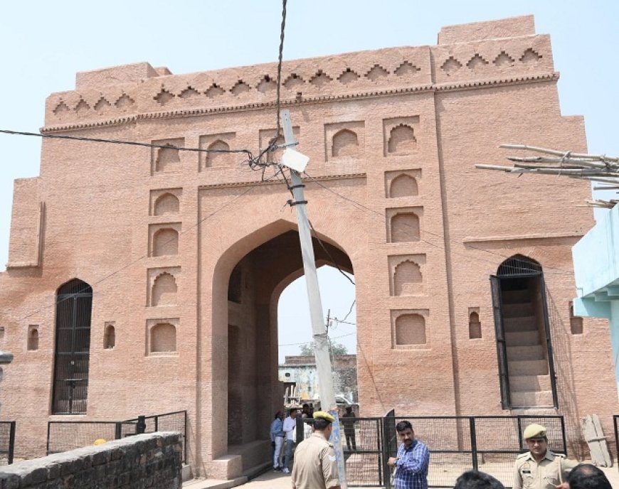 सम्भल का ऐतिहासिक किला चमका: 29 लाख में ‘कारवां सराय’ गेट का कायाकल्प, जल्द बनेगा बड़ा टूरिस्ट हब।